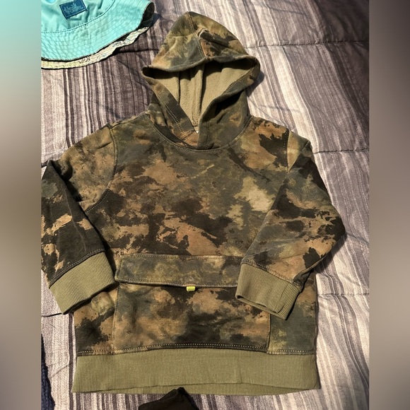 2T Lot - Picture 2 of 4